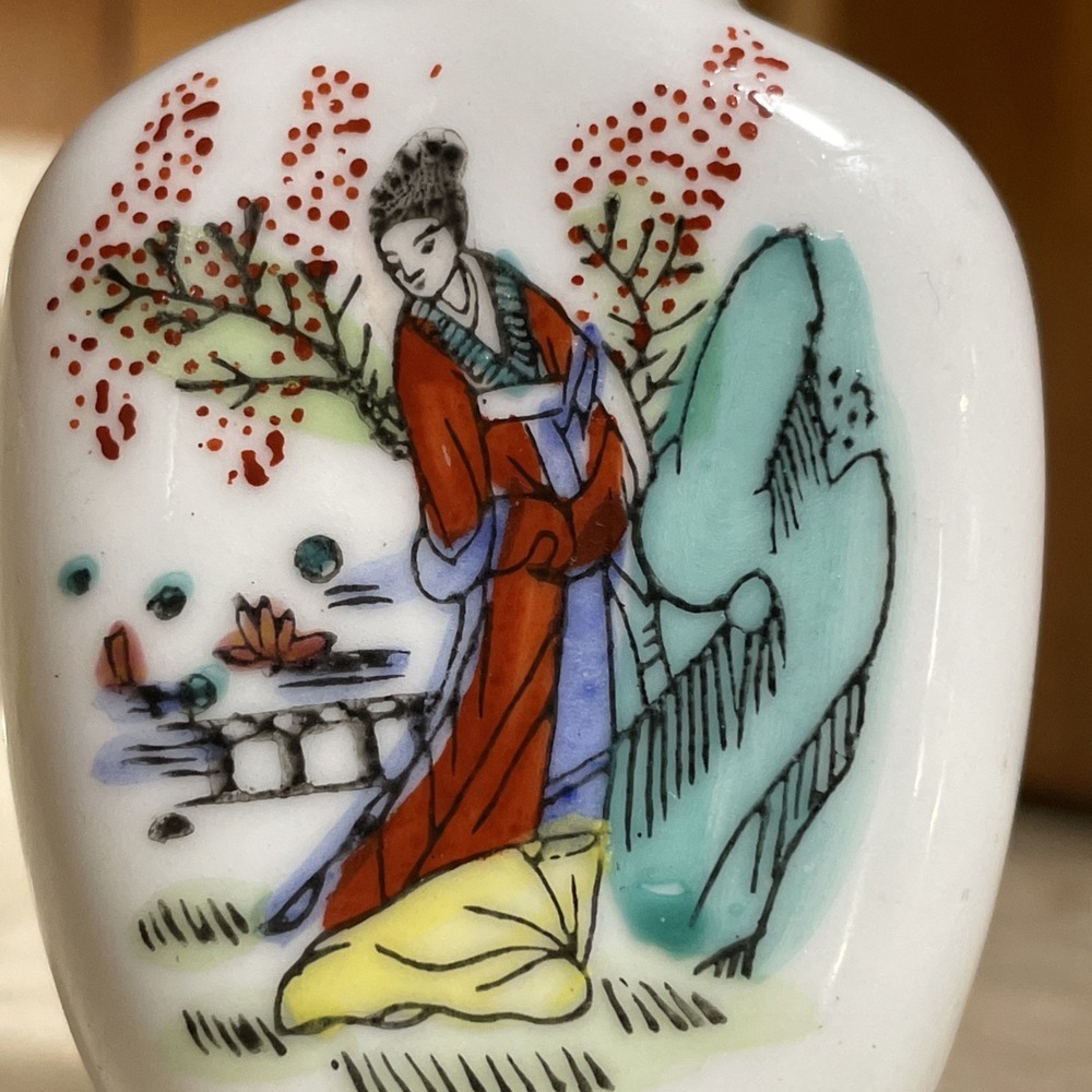 Small Ceramic‎ Snuff Jar Vessel w Plastic Spatula Applicator Asian Hand Painted